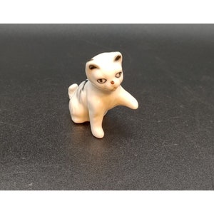 Cat White Zig Zag Black Bone China Taiwan 2.5 Inches Wide