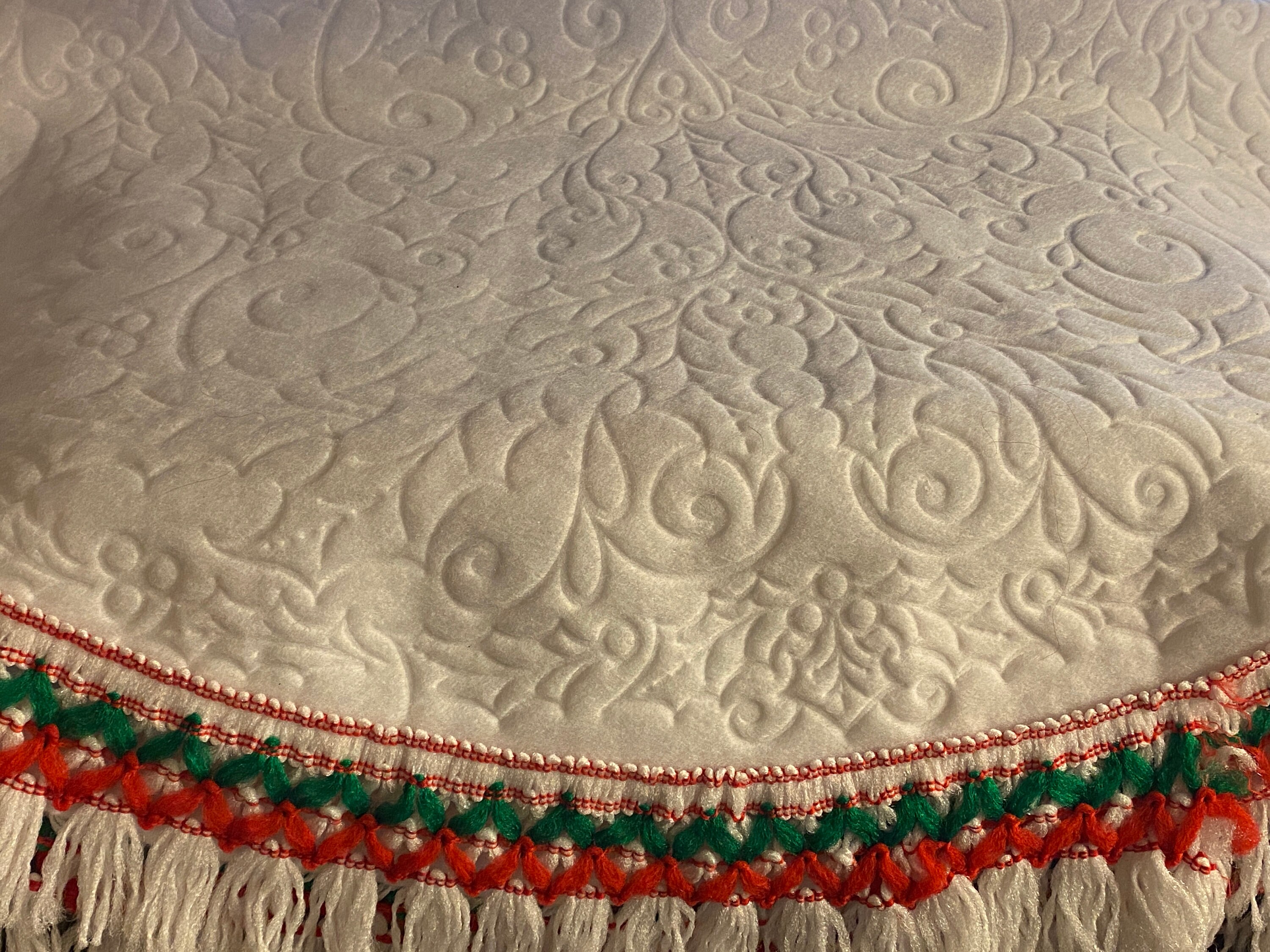 VTG Santa's Best Tree Skirt, Table Topper, Santa Checking List, Living
