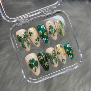 St Patricks Day Press On Nails, Celtic Bow, Gold Glitter, Almond Gel Tips, Reusable