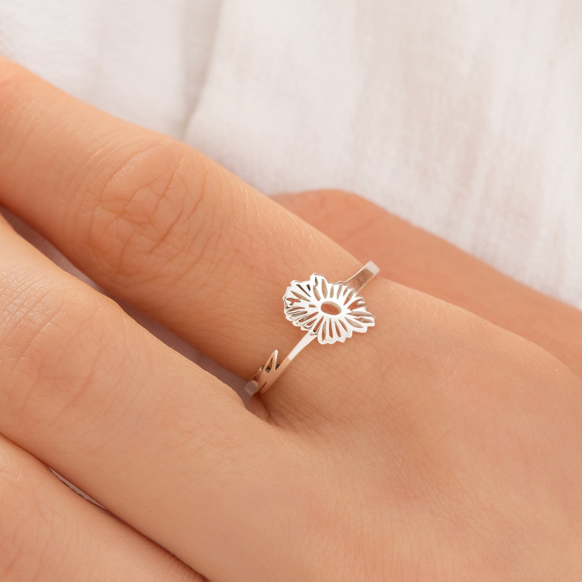 Personalized Flower Ring, Custom Birth Flower Ring, Birth Flower Jewelry, Dainty Floral Ring for Her, Gift for Grandma, Mother's Day Gift