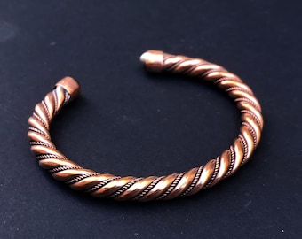 Armband med tvinnad tråd