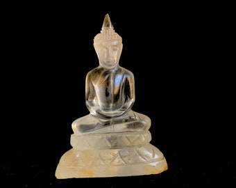 Bouddha assis en cristal de quartz clair