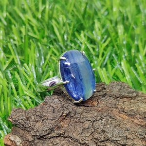 Anillo de cianita azul: piedra preciosa ovalada, plata de ley 925, hecho a mano