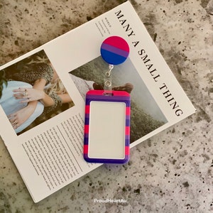 Bobine d'insigne de fierté bisexuelle, porte-carte d'identité et lanière - Nous soutenons fièrement notre communauté LGBTIQA+