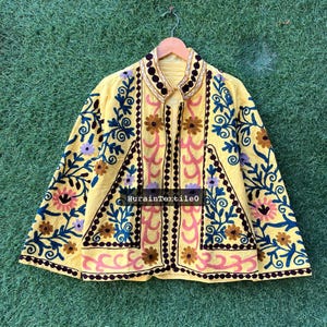 Suzani Hand bestickter kurzer Jacken-Mantel, Damen tragen Winterjacken, Brautjungfer Geschenk, Kimono Robe, Brautjungfer | Valentinstag besonderes Geschenk |