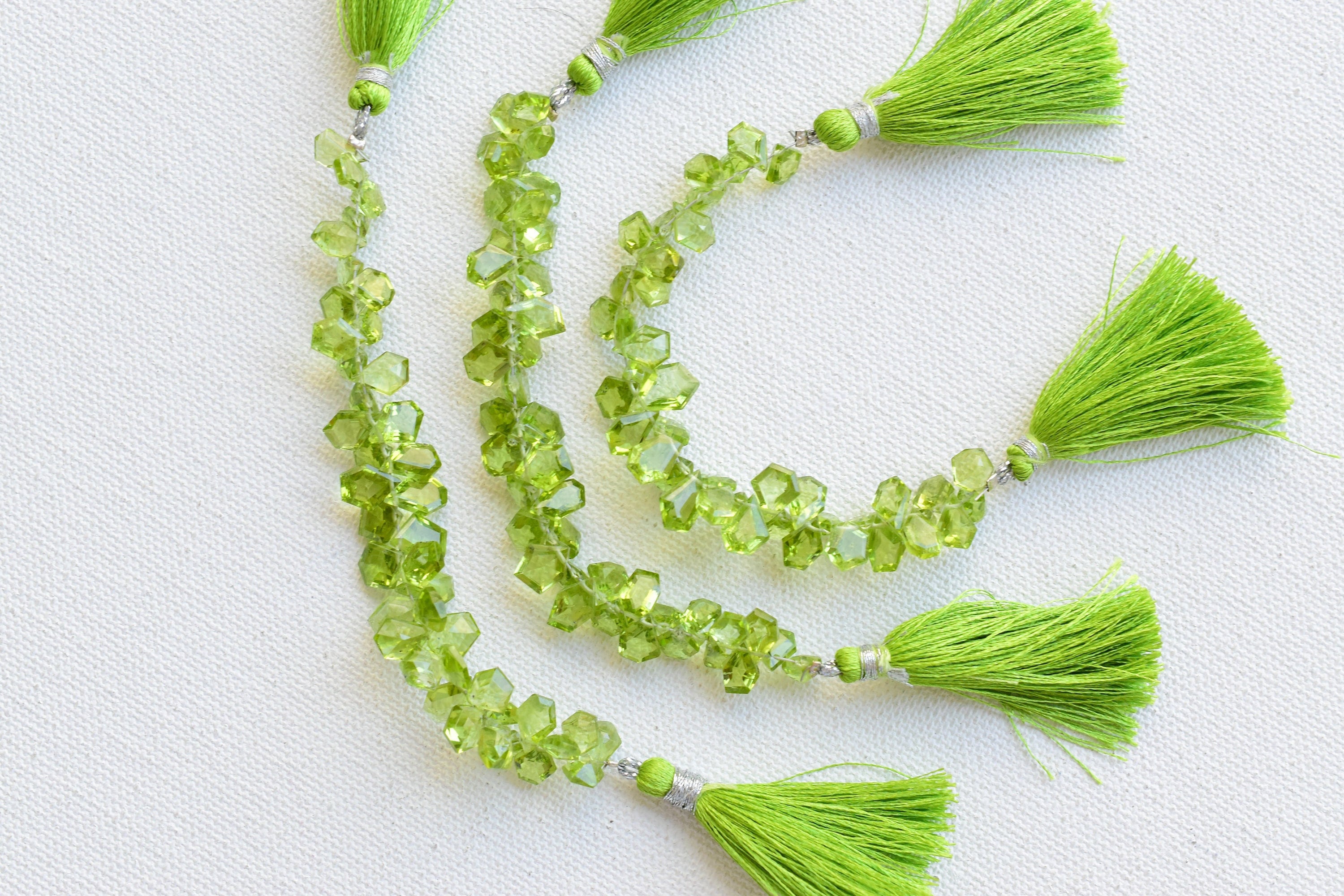 4 インチ ペリドット ファセット 幾何学的ステップカット ビーズ