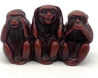 Vintage cinnabar resin 3 wise monkeys. Beautifully made - width 9cm.