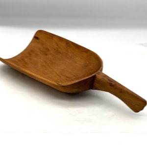 Fabulous vintage French hand carved wooden grain/flour scoop.  A beautiful display item and fully functional - measuring 33cm in length.