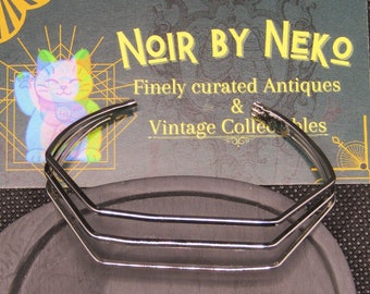 Pulsera geométrica del puño de plata