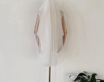 Minimalistischer Brautschleier aus Weichem Tüll, Schlichter Hochzeitschleier, Maßgeschneiderter Einlagiger Tüll Schleier