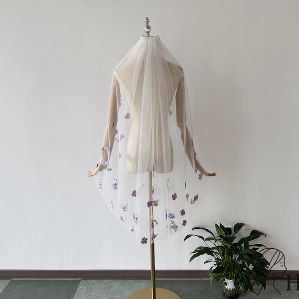 Romantic bridal veil with purple lace flowers and pearls, light tulle veil with individually embroidered flowers, boho veil garden wedding