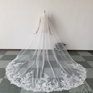 New Lace Flower Wedding Veil with Transparent Sequins, Elegant Bridal Veil made of soft tulle, Romantic Lace Veil