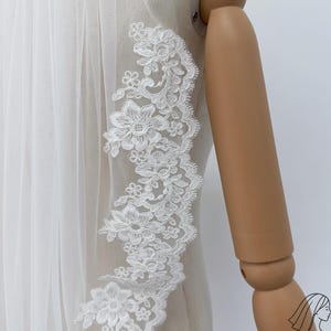 Vintage Lace Flower Edge Veil, Elegant Boho Bridal Veil with Floral Pattern, Soft Tulle Wedding Veil, Romantic Veil