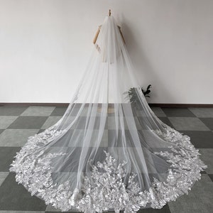 Delicate lace flower veil with sequins. Beautiful sparkling bridal veil. Floral wedding veil. Single layer veil with comb