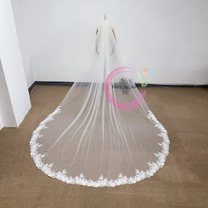 Beautiful veil with floral lace edge. Elegant floral wedding veil. Custom made veil with comb. Lace floral veil.