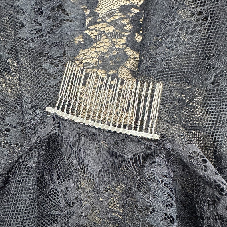 Mantille en dentelle noire, voile de mariée bohème fleuri avec peigne, voile de mariée espagnol, voile vintage religieux pour la mariée image 9