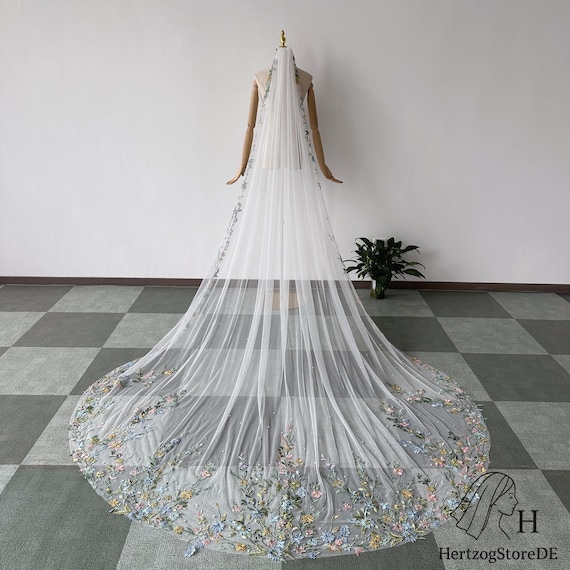 Embroidered Bridal Veil With Wildflowers, Pearl Tulle  display picture 1