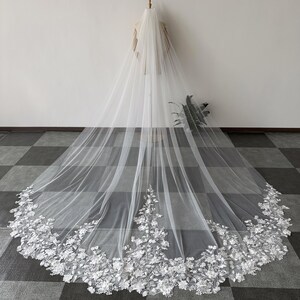 Delicate 3D lace flower pearl veil. Beautiful lace flower bridal veil. One layer soft tulle wedding veil. Veil with comb