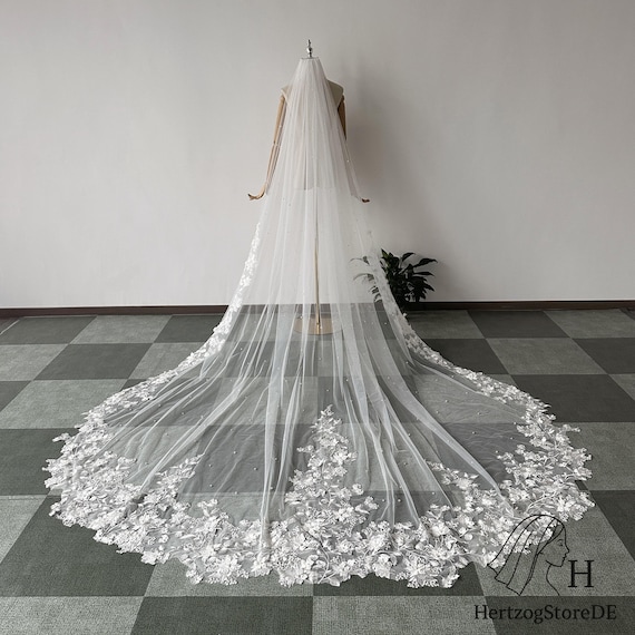 Exquisite 3D Lace Floral Bridal Veil, Elegant Beaded Tulle  display picture 2