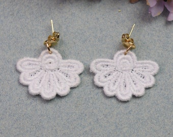 Artisan lace flower earrings made in France