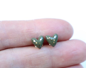 Handgemaakte keramische porseleinen mini hart groen gouden oorbellen studs