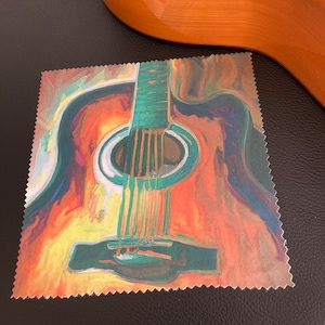 Gitarre personalisierbares Geschenk , Westerngitarre reinigen, Gitarre pflegen , Plege-Tuch mit Namen für Gitarren-Spieler