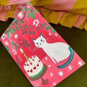 Carte anniversaire chat blanc  – illustration festive avec gâteau, cœurs et fleurs – papeterie joyeuse et poétique - A6