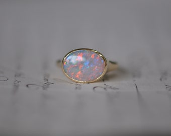 18k ring Australian opal, naturally beautiful