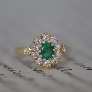 18 carat yellow gold ring green emerald antique diamonds