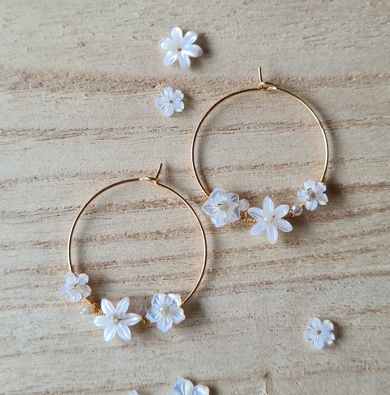 Flora earrings Mother-of-pearl flowers mounted on 24kt fine gold gilded hoops, women's gift, wedding idea, flower earrings, image 1