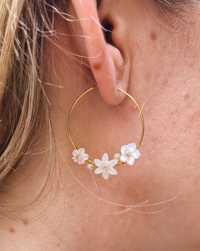 Flora earrings Mother-of-pearl flowers mounted on 24kt fine gold gilded hoops, women's gift, wedding idea, flower earrings, image 3