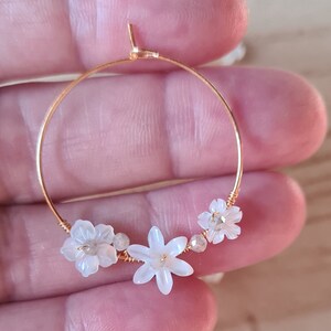 Flora earrings Mother-of-pearl flowers mounted on 24kt fine gold gilded hoops, women's gift, wedding idea, flower earrings, image 5