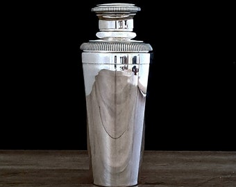 Vintage French Cocktail Shaker, 20th Century Art Deco Finished With Brilliant Silverplate.