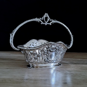 Christofle Paris, Centerpiece / Corbeille /Planter Silverplate with Crystal Insert Production Gallia Circa 1920s.