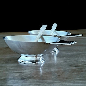 Christofle Paris Saucier/Saucenschüssel, Zweier-Set, versilbert, 20th Century Vintage Art-Deco mit Löffeln.