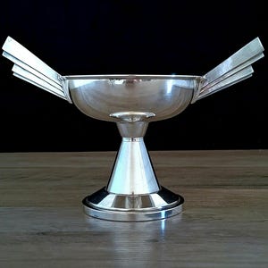 Coupe sur Pied / Footed Presentation Dish by Argit Paris. 1930s Art Deco Finished with Silver Plating.