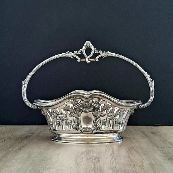 Christofle Paris, Presentation Dish/Corbeille Silverplate with Crystal Insert Production Gallia pre-1929.