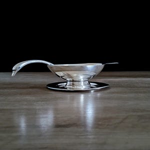 Saucenschale von Christofle Paris, mit kultigem Schwan Design von Christian Fjerdingstad mit Versilberung veredelt.