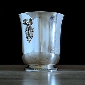 Alter versilberter sektkühler