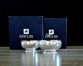 Lot de deux petits bols vintage Ercuis Paris en métal argenté fournis dans une boîte.