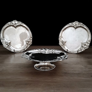 Christofle Paris, Gallia Presentation Plates, Set of Three Art Nouveau Design Finished with Silverplate Circa 1910.