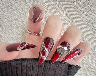 Rood hart pers op nagelset, rode nepnagels, luxe metallic glas, handgemaakt, herbruikbaar, y2k lange stilettonagels