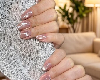 Handmade Glamorous Nude Cat Eye Press On Nails - Reusable Fake Nails