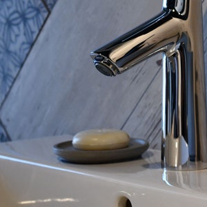 Handmade Concrete Soap Dish: Minimalist Bathroom & Jewelry Holder
