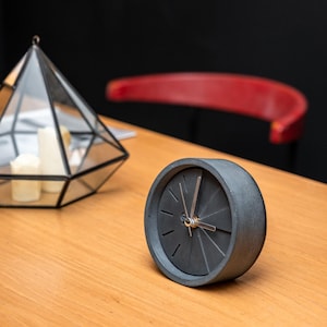 Handmade Concrete Table Clock: Modern Minimalist Desk Decor