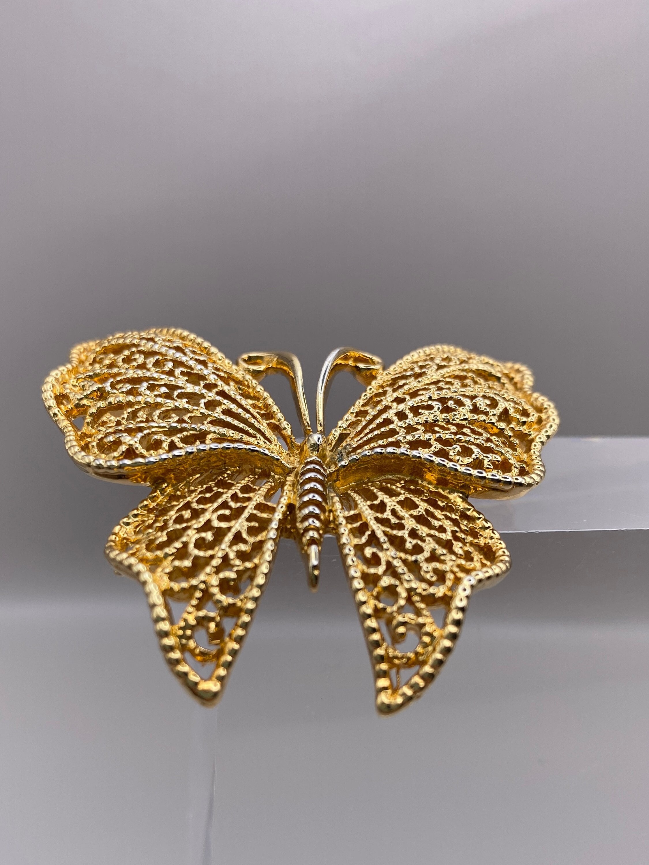 vintage 1960\'s gold-tone Napier filigree butterfly brooch. Vintage Gold Tone Napier Butterfly Pearl Filigree Brooch  main image 4