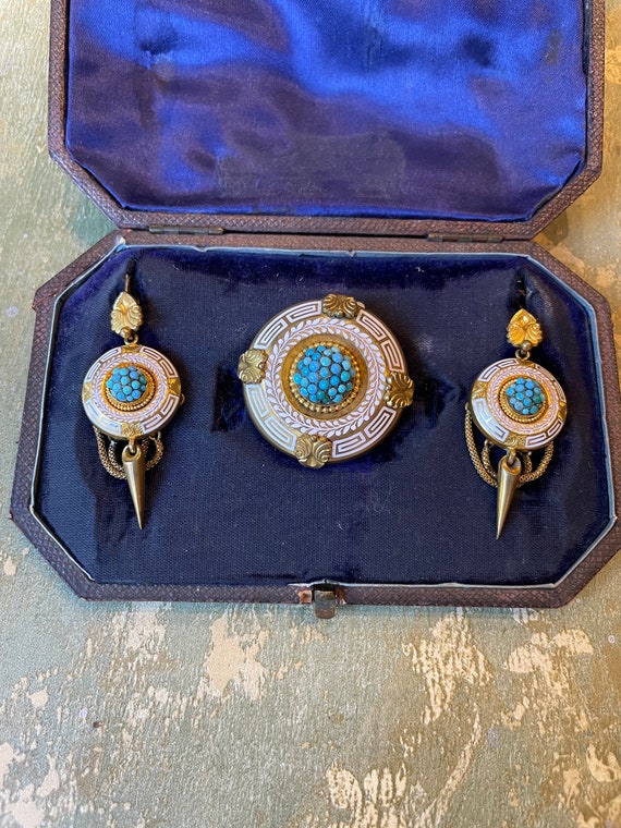 Exquisite set with enamels and turquoises in neo-E