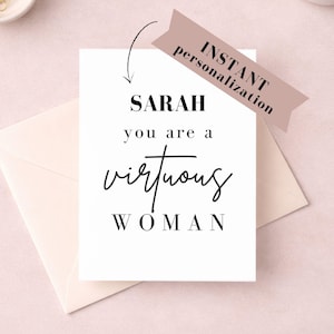 Könnte beinhalten: Eine weiße Grußkarte mit dem Namen "SARAH" oben, gefolgt vom Text "you are a virtuous WOMAN" in einer Mischung aus Schriftarten. Ein hellrosa Umschlag ist teilweise sichtbar. Ein Banner lautet "INSTANT personalization".
