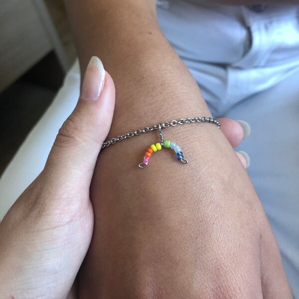 Bracelet avec pendentif arc en ciel