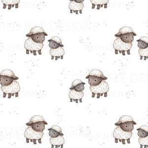 Op de afbeelding: Een herhalend patroon van cartoon schapen op een witte achtergrond. De schapen hebben pluizige witte wol, grijze gezichten en kleine pootjes. Sommige schapen zijn gekoppeld, en kleine grijze stippen zijn verspreid.